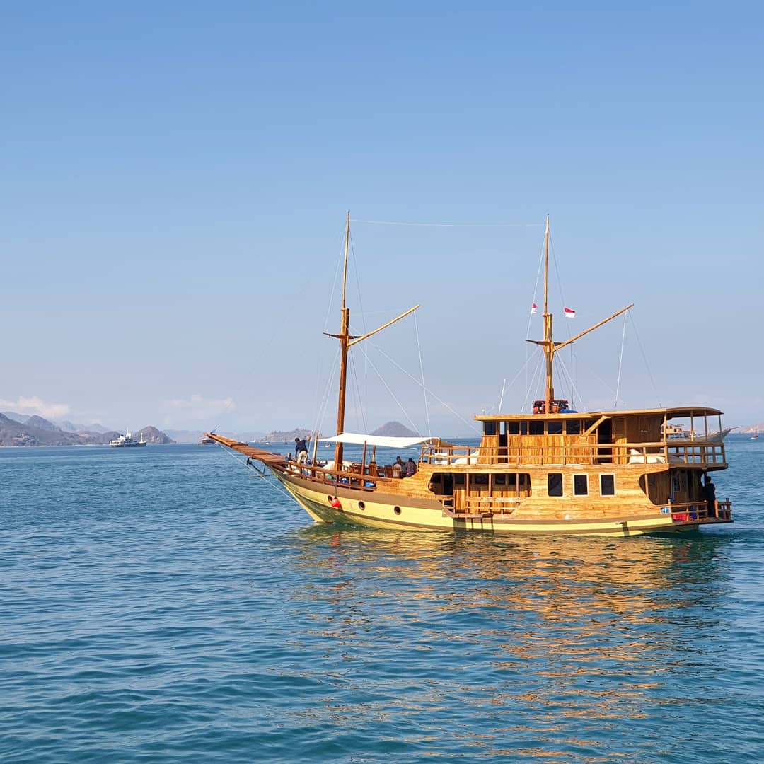 4D3N MEMORABLE PRIVATE KOMODO BOAT TRIP